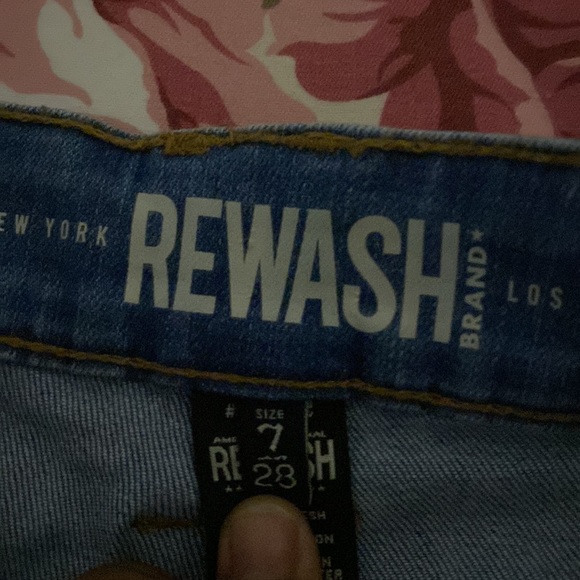 High rise mom jeans for sale . Still new and have tags on - Picture 3 of 3